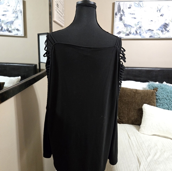 Elegant Black Women's Top With Slits On Arms . Size XL NWOT Never Worn! - Picture 3 of 6